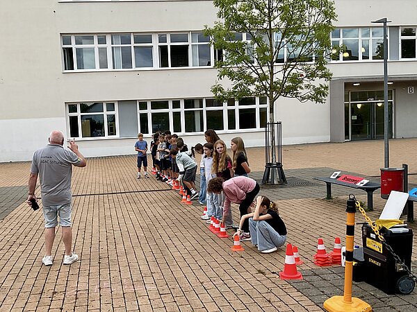 Sechstklässler erleben „Achtung Auto!“